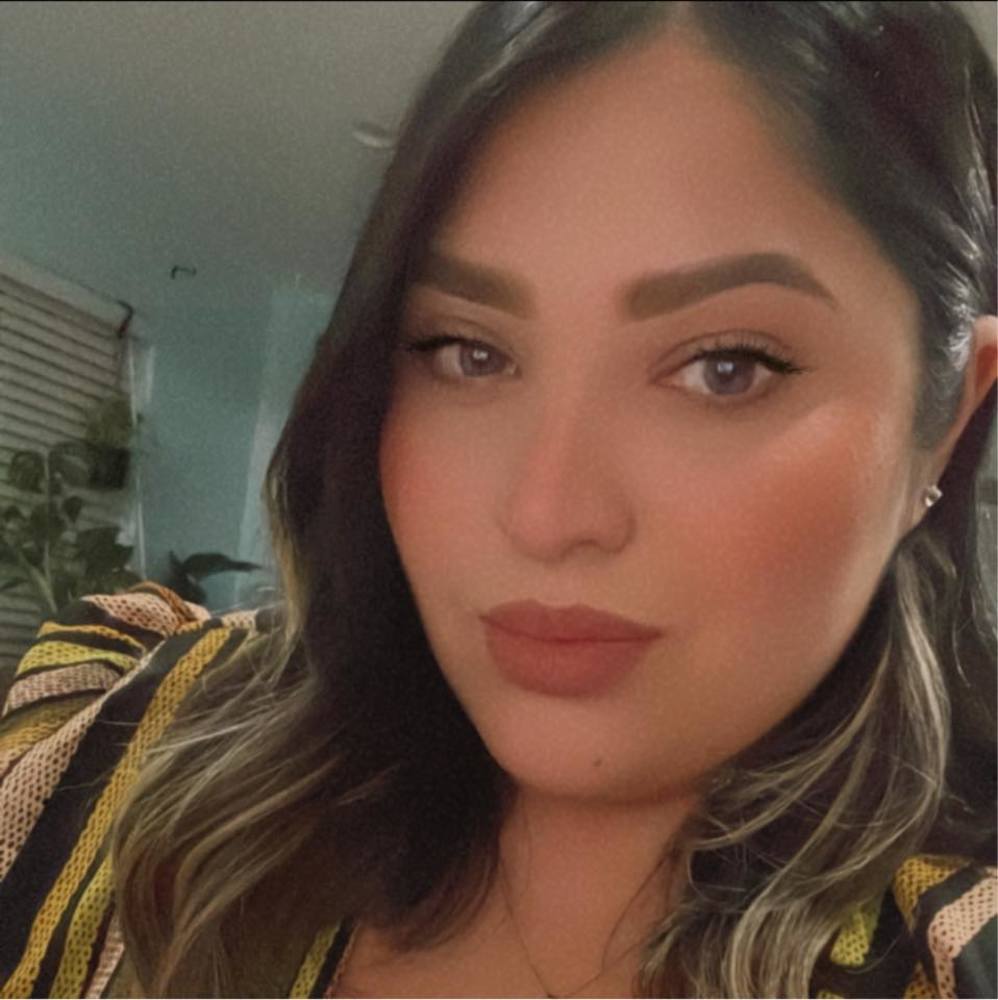 Meet your Posher, Cynthia